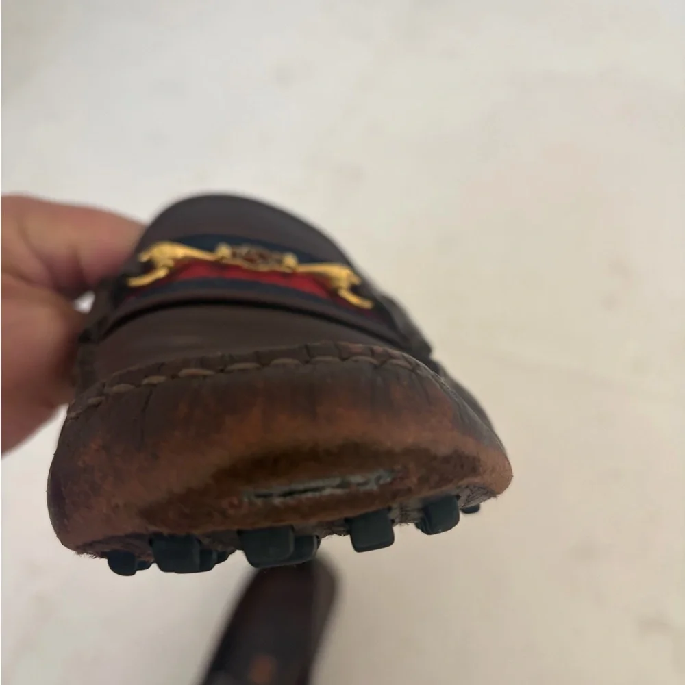 Gucci Men's Dark Brown Loafers with Gold Accent - Picture 4 of 9